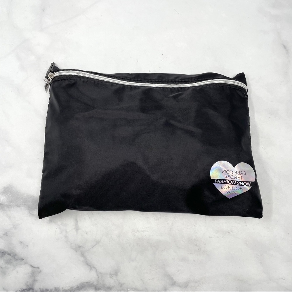 NEW 2 Piece Limited Edition Victoria's Secret London Fashion Show Duffle Bag Set - Picture 5 of 12